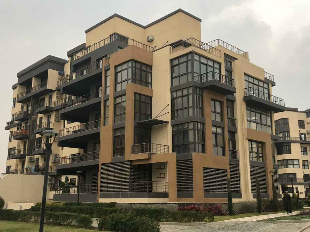 شقة للبيع في كمبوند امارا القاهرة الجديدة بمساحة 110 متر مربع